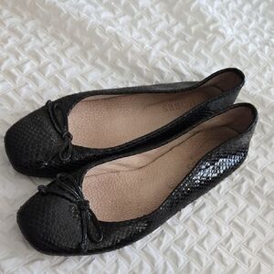 Hobbs London Elegant Black Leather Women's Ballet Flats Minimalist